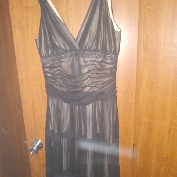 Dresses - Picture 3 of 5